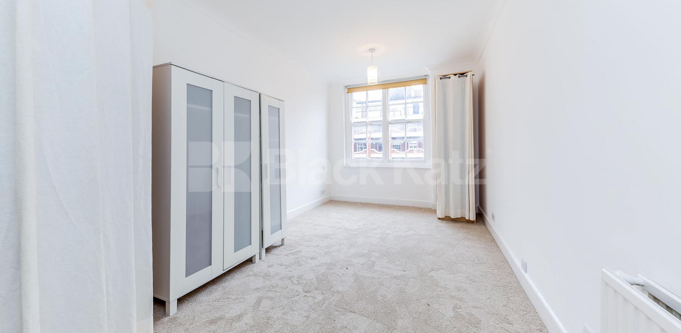 			PORTERED MANSION BLOCK!, 1 Bedroom, 1 bath, 1 reception Flat			 Grove End Road, ST JOHNS WOOD